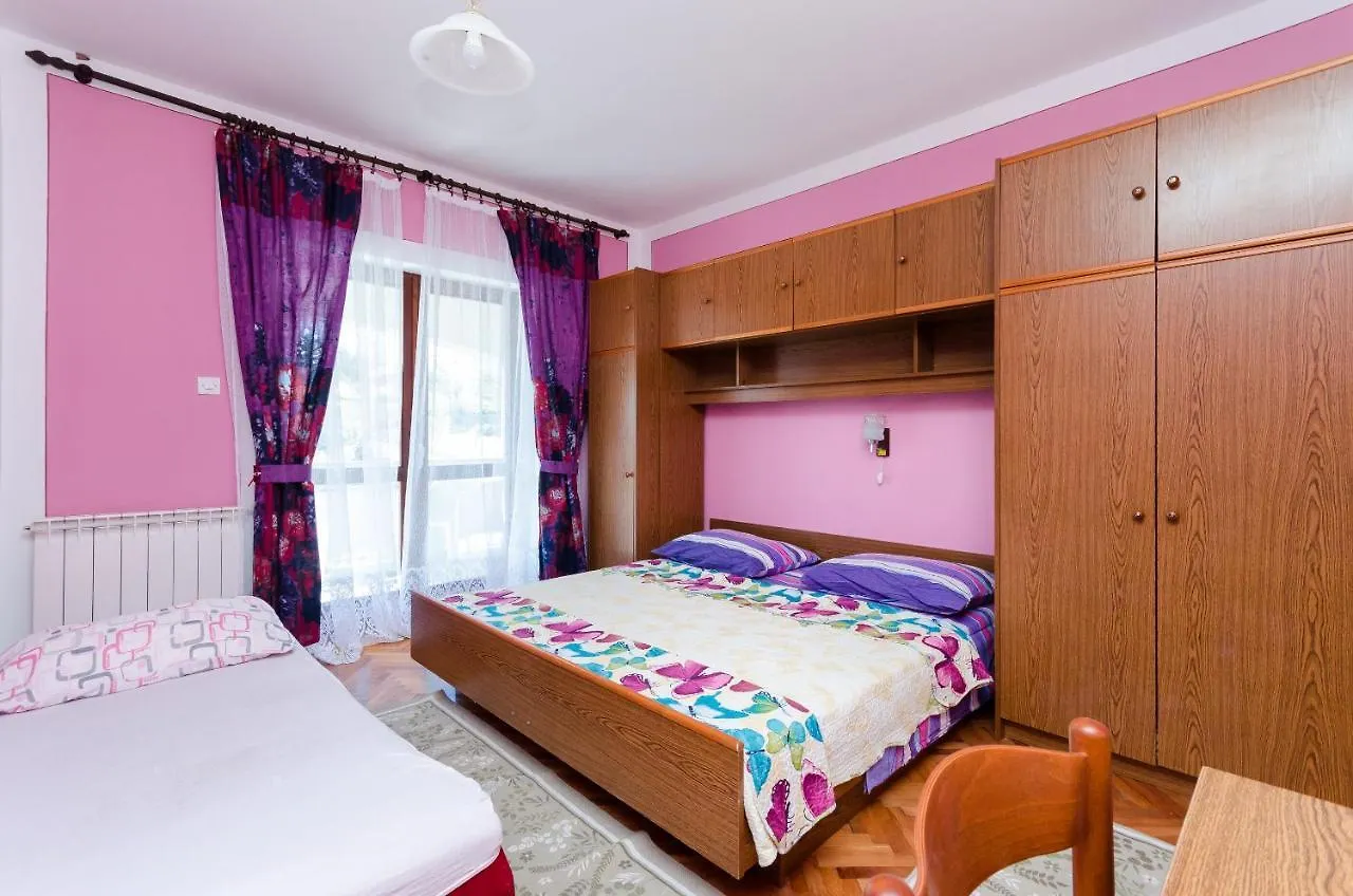 Apartments Vesna Kampor 0*,  Croatia